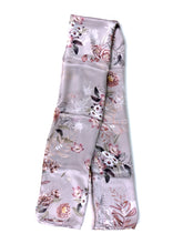 Sciarpa stola beige chiaro in pura seta raso stampata ROMANTIC